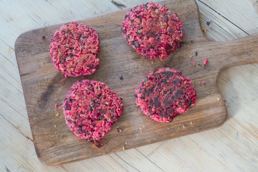 vegane burger pattys aus schwarzen bohnen 