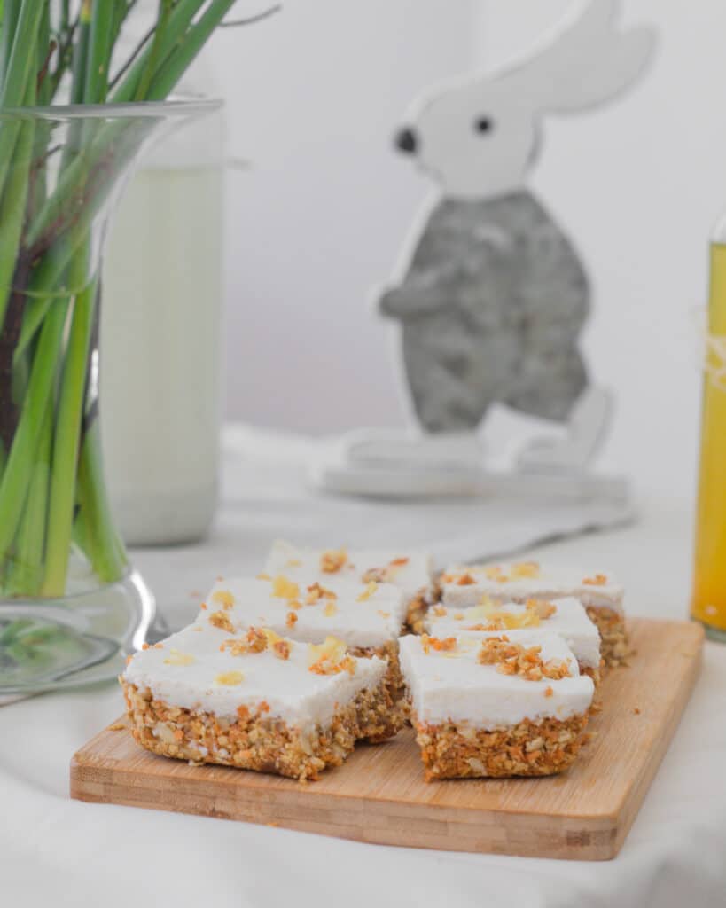 Rohkost Möhrenkuchen mit Cashew-Frosting (Vegan + Zuckerfrei)
