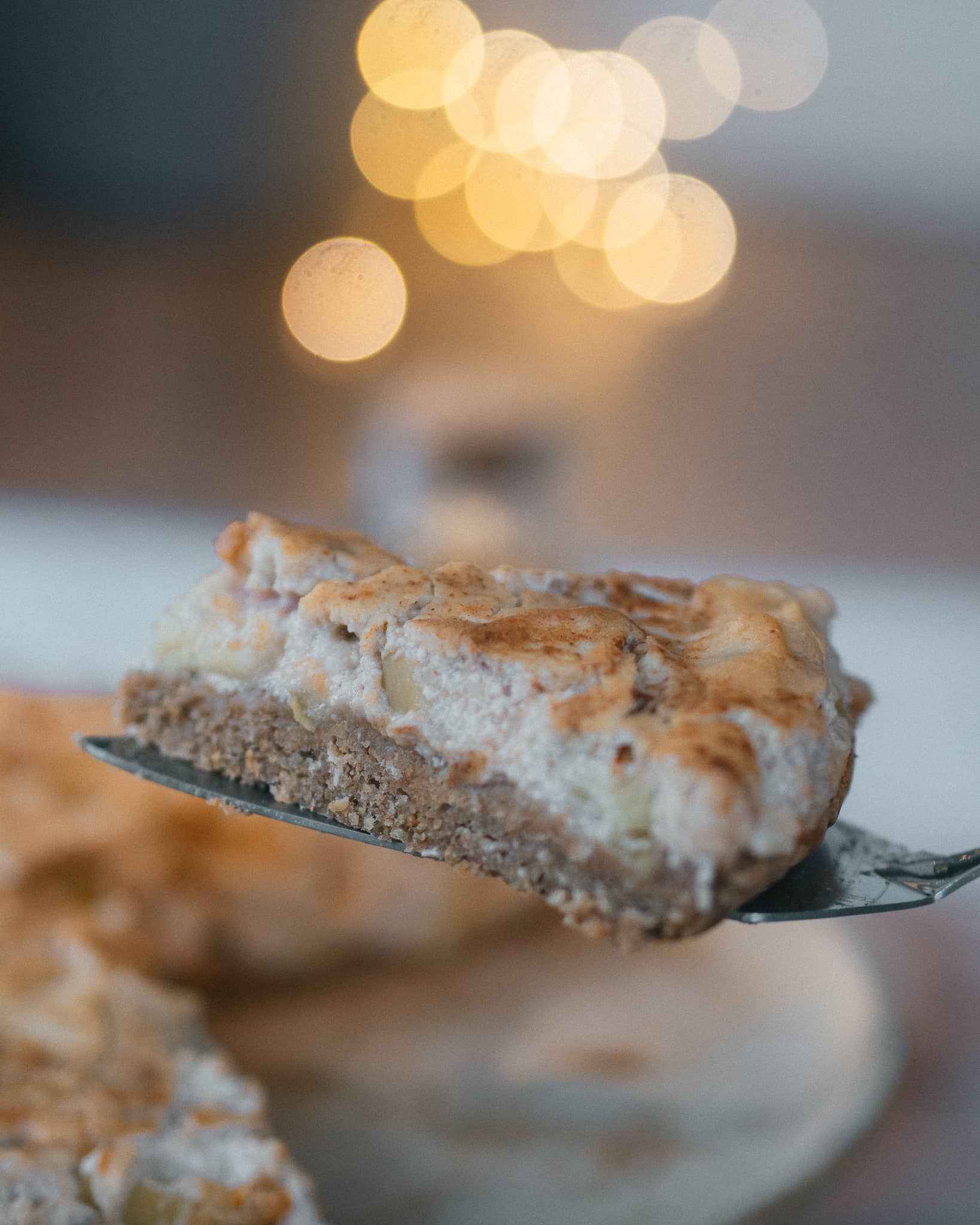 Gesunder Cheesecake mit Spekulatius und Bratapfel