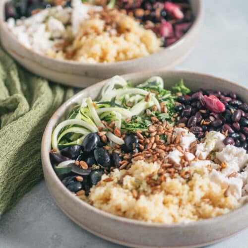 Vegane Salatbowl mit Zucchini