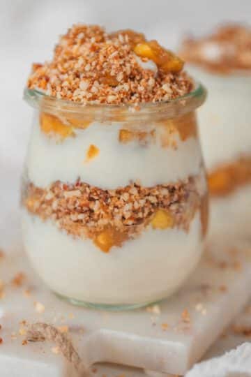 Veganes Parfait mit Bratapfel