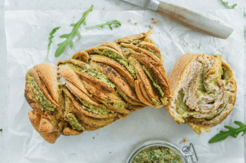 Dinkel Babka mit grünem Pesto