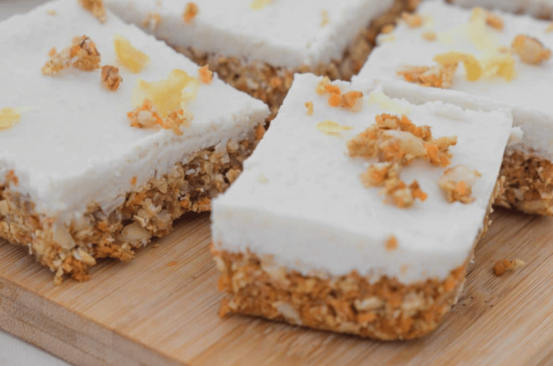 Rohkost Möhrenkuchen mit Cashew Frosting