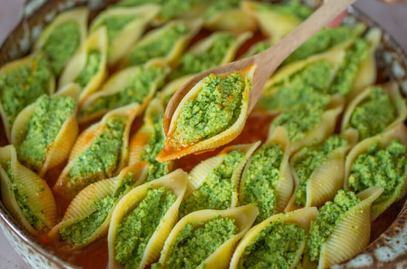 Muschelnudeln mit veganer Spinat-Ricotta Füllung & Tomatensoße 