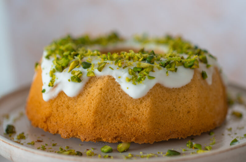 Veganer Zitronenkuchen mit Pistazien