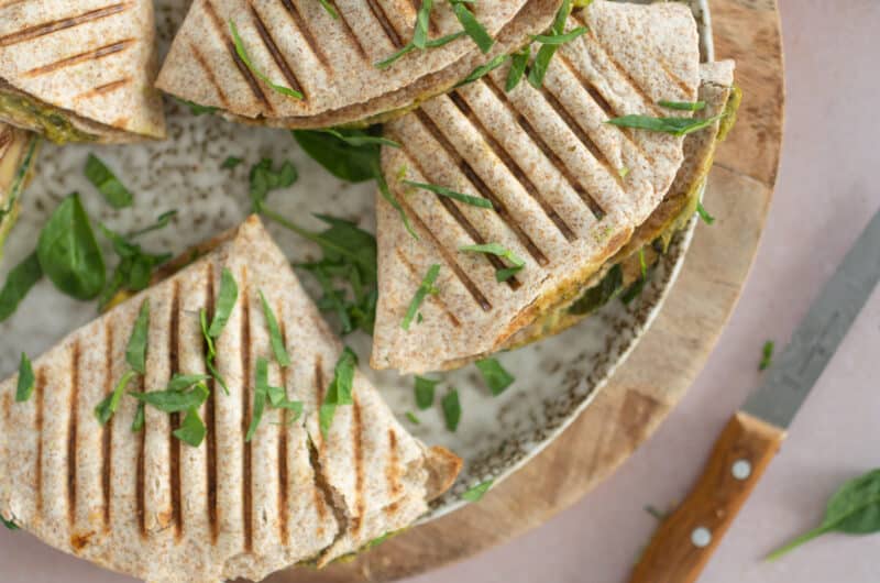 Vegane Grilled Chicken Wraps mit grünem Pesto