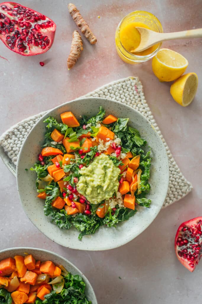 Vegane Grünkohl Bowl mit geröstetem Gemüse | Plantpower Nutrition ...