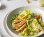 Ceasar Salat mit Kichererbsen Croûtons