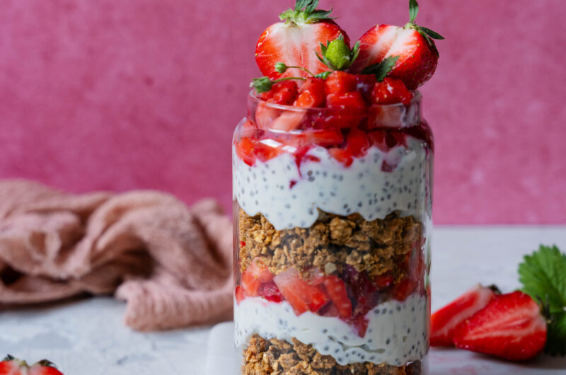 Protein Crumble mit Erdbeeren